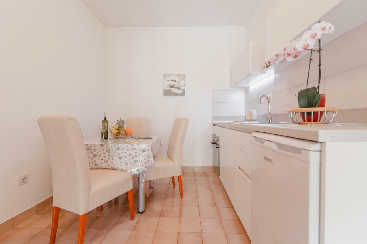 Apartments Diridonda Omis Exterior photo
